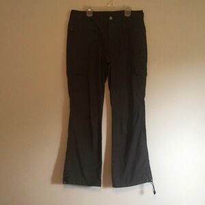 COLUMBIA Black Cargo Pants, size 8, many pockets, adjustable cuffs, worn once